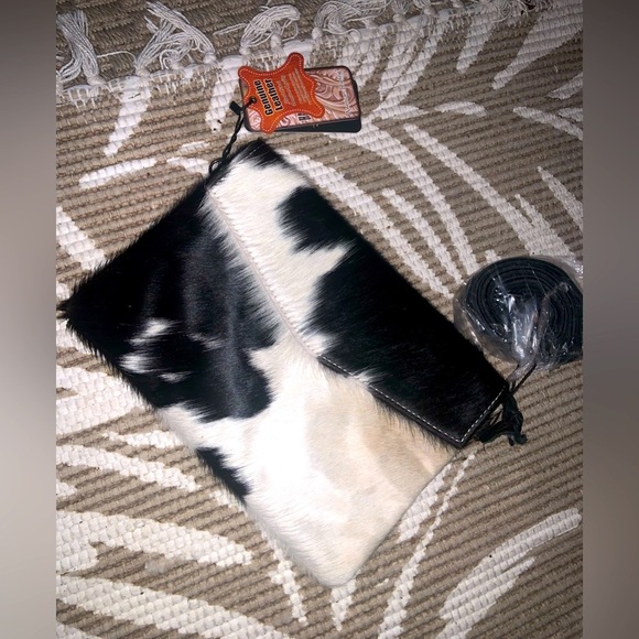 American Darling Handbags - Cattle hide fur leather crossbody Nwt boho cow western spring winter host pick